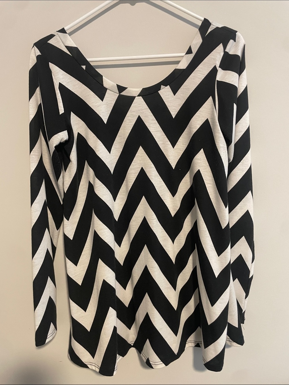 Ing Black and White Chevron Long Sleeve Top